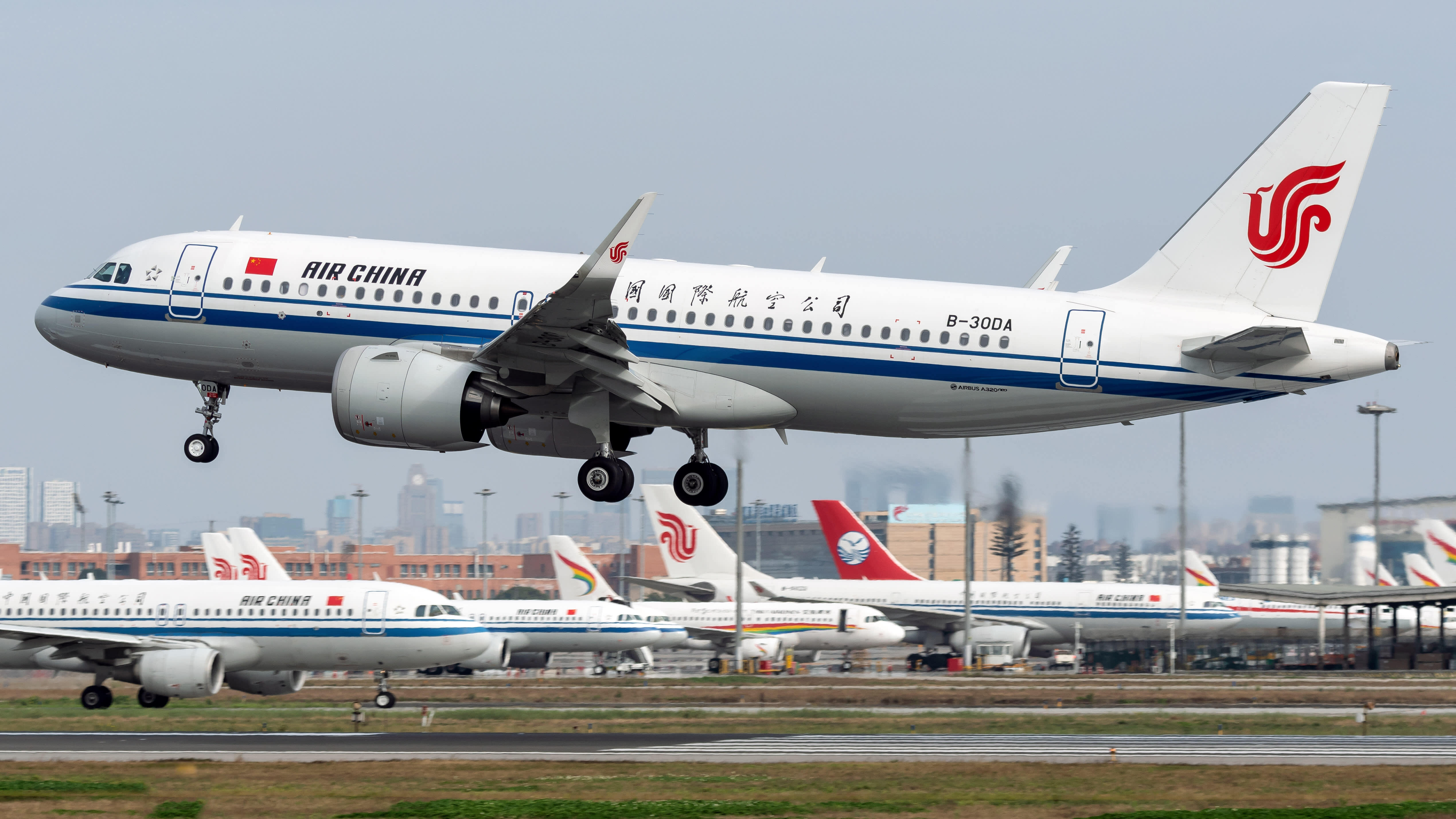我国表现最佳,专业机构预测,今年我国航空公司运力有望完全恢复