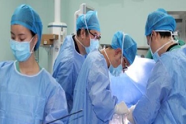 黄东亮主任告诉你：手汗症什么情况下需要做手术？