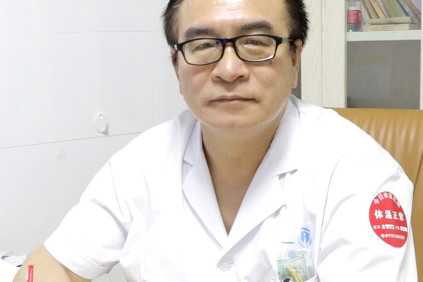 怎么区别汗斑和白癜风？南宁西京白癜风医院磨良群介绍