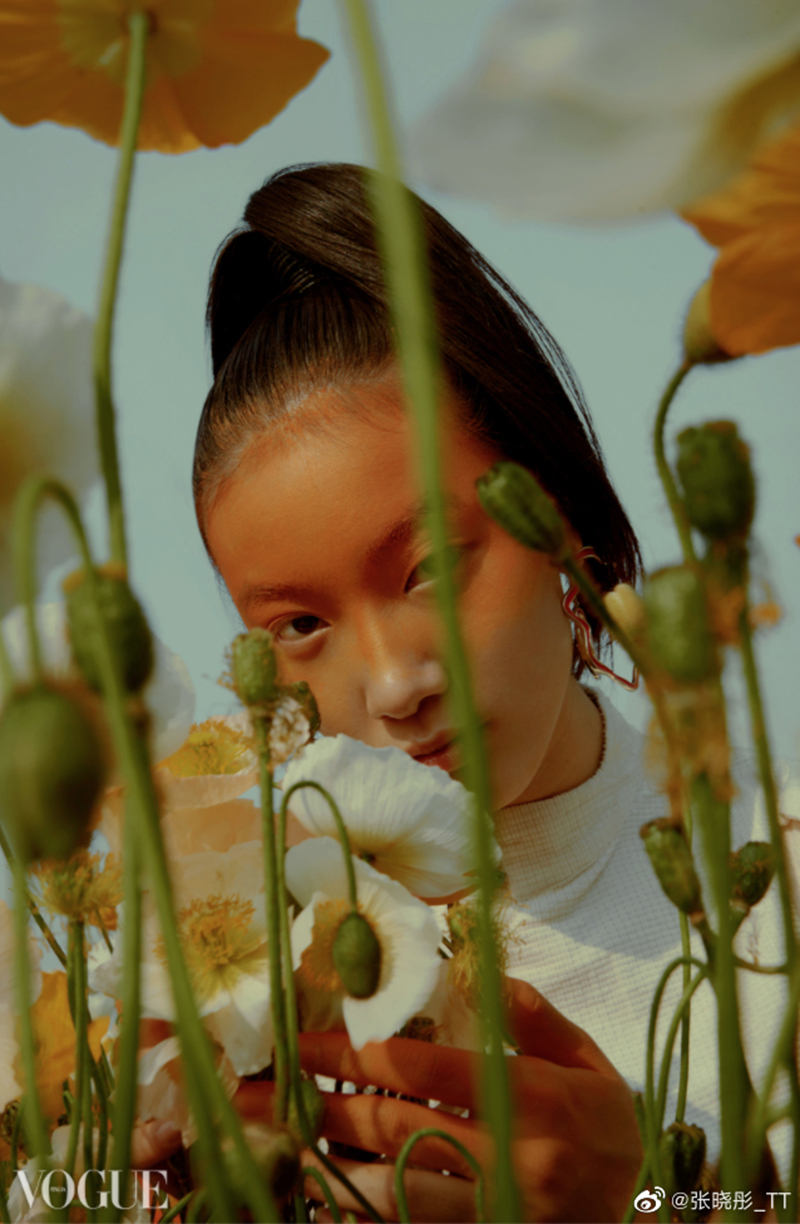 模特张晓彤出镜《vogue》意大利版杂志大片__凤凰网