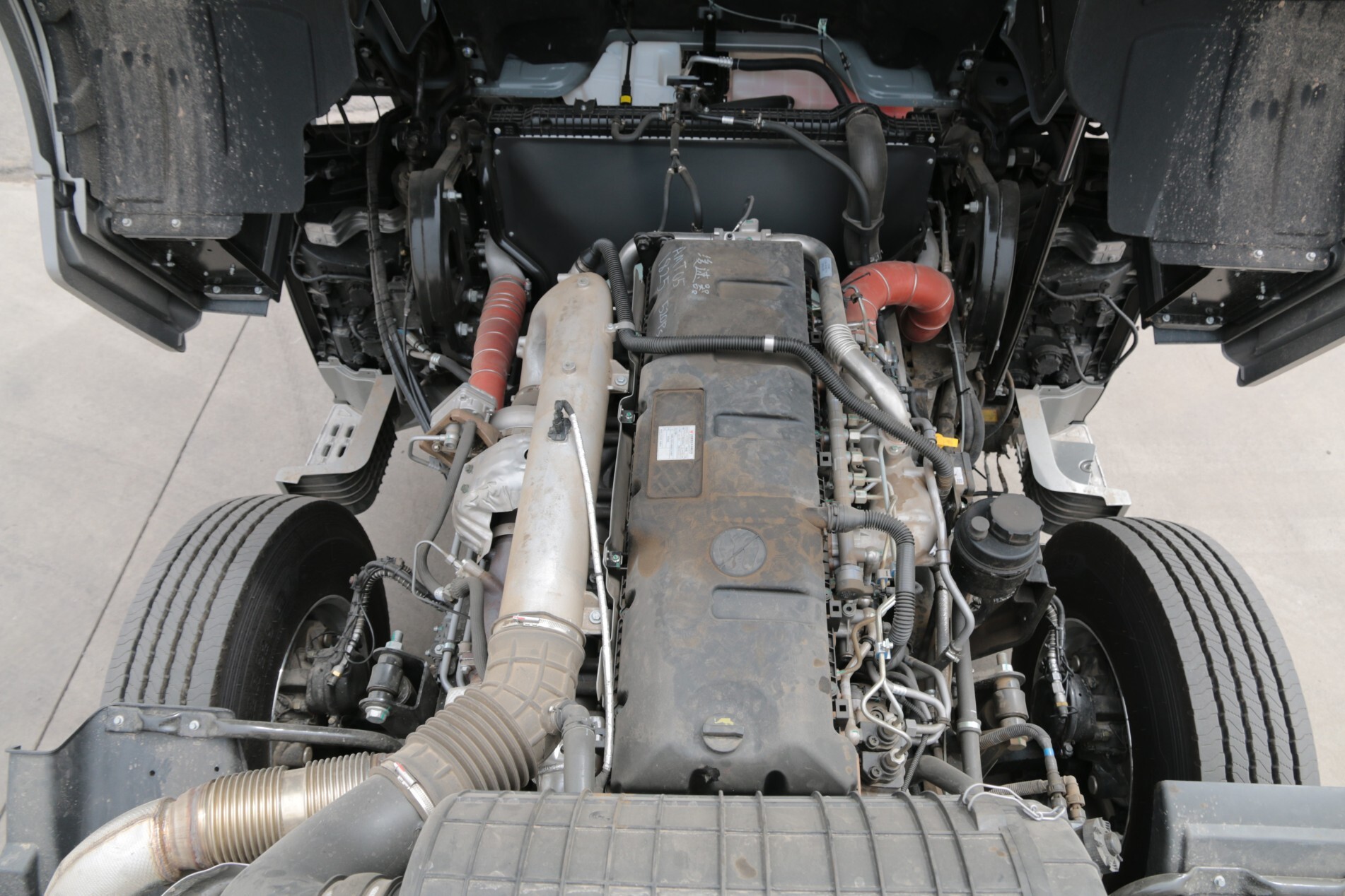 国产高端重卡江铃威龙hv5,配置不输进口车型