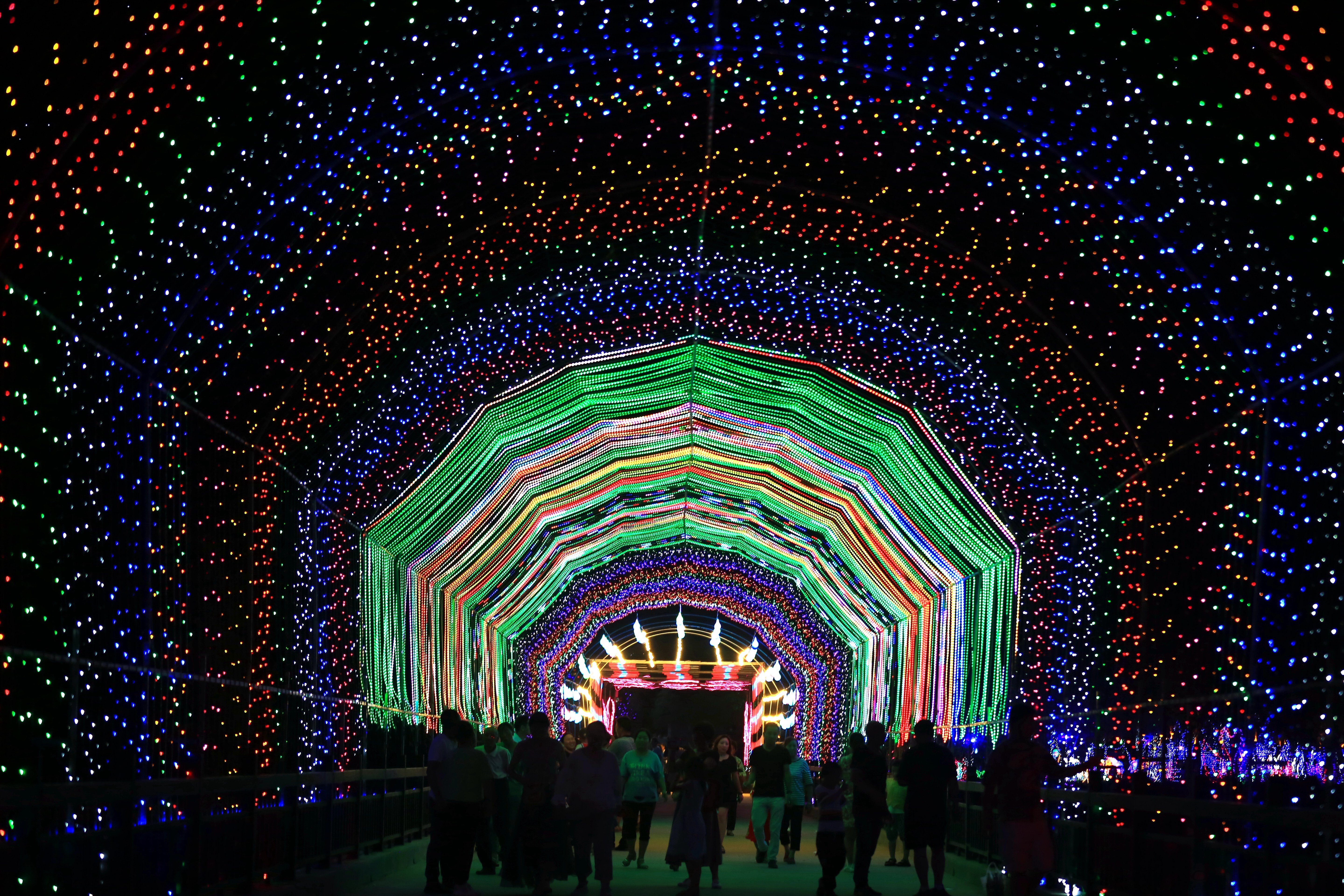 三门峡双龙湾亲水狂欢节 夜色阑珊上千人围观 打造卢氏夜经济__凤凰网