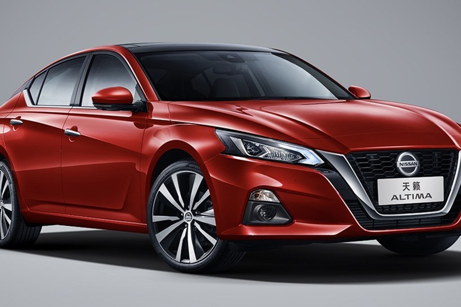 高速飞驰的大沙发？日产天籁的这些缺点你得知道，难怪比不过雅阁