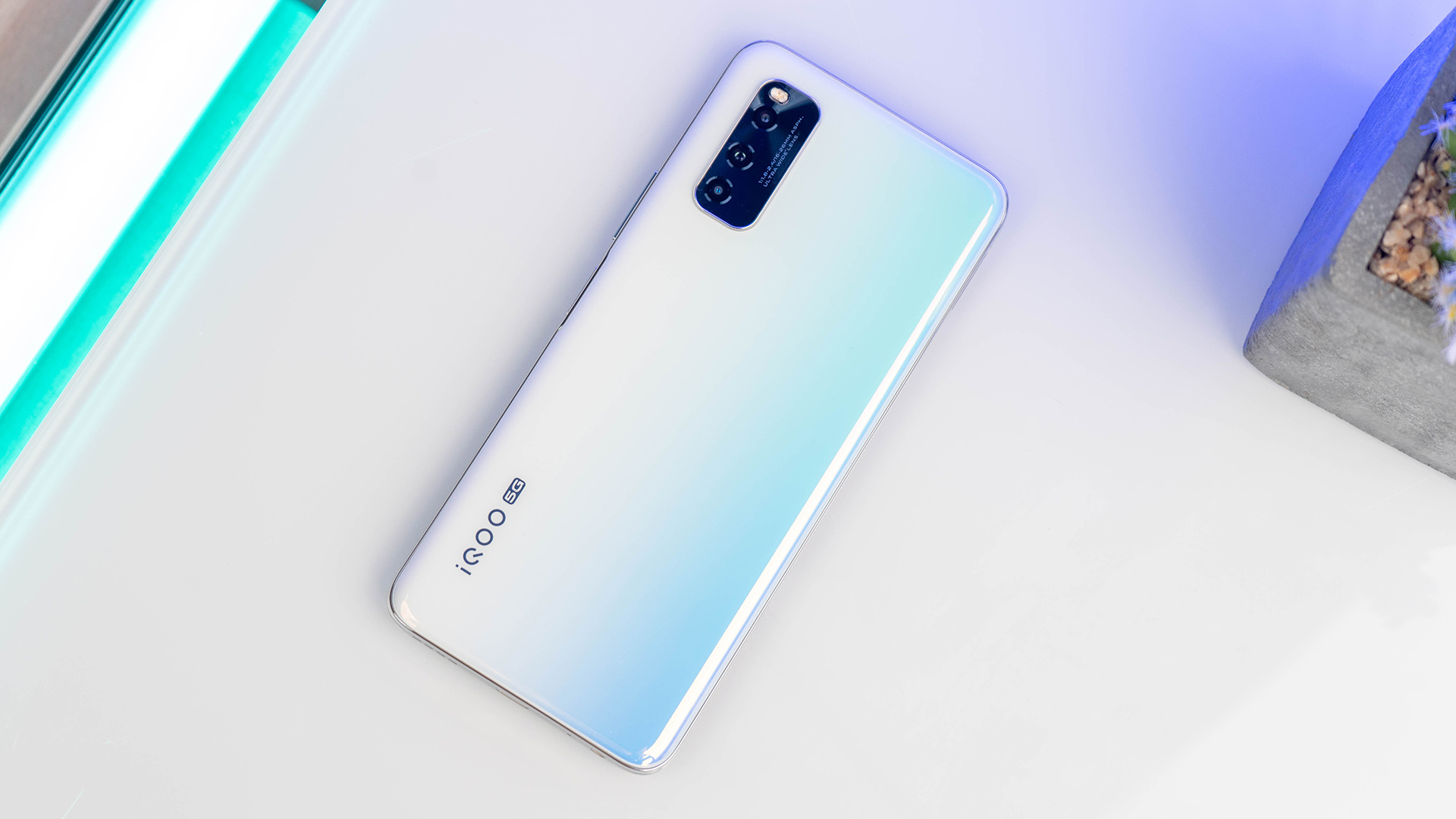 超强性能生而为赢iqooneo3极昼色图赏