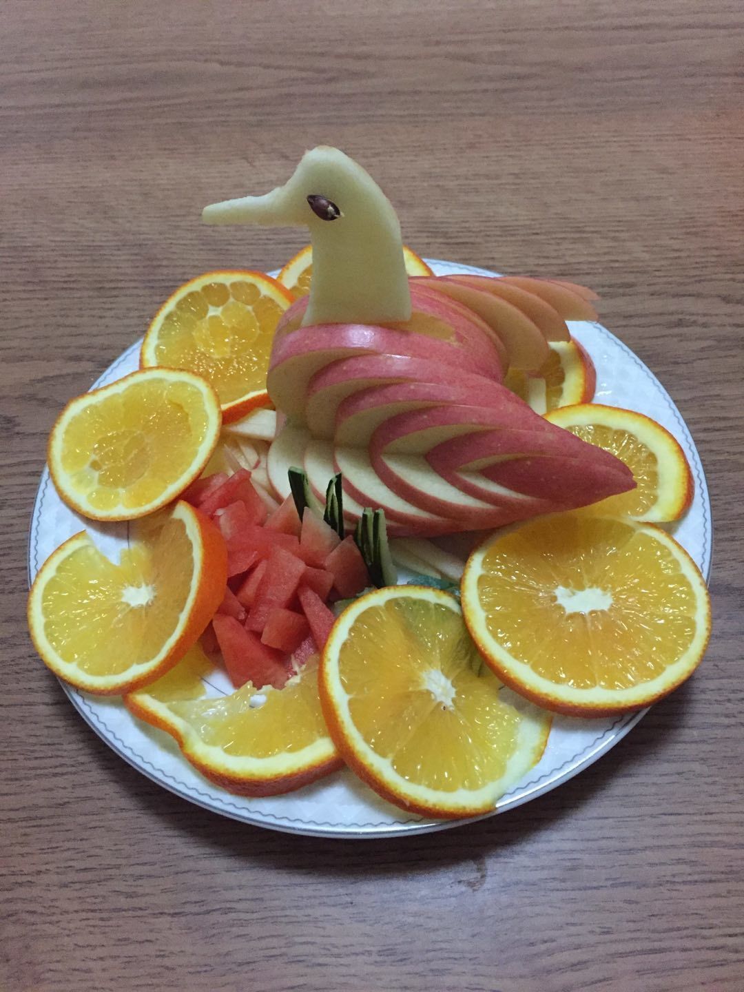 山师附小学生课上制作水果拼盘 __凤凰网