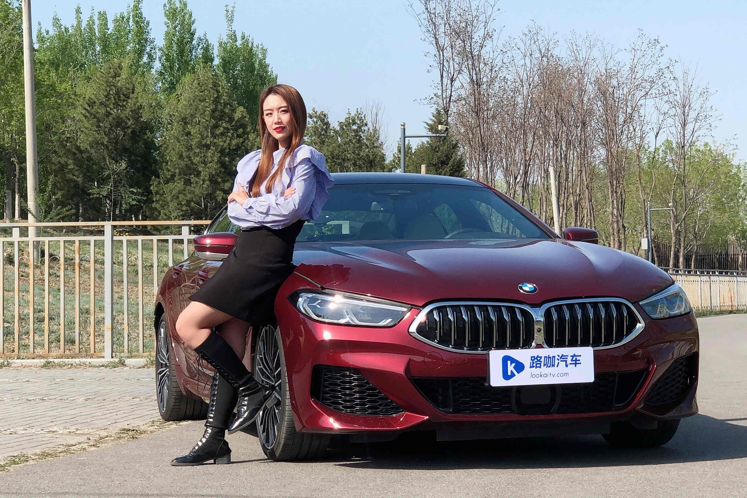 小姐姐试驾宝马8系油耗表现很温柔