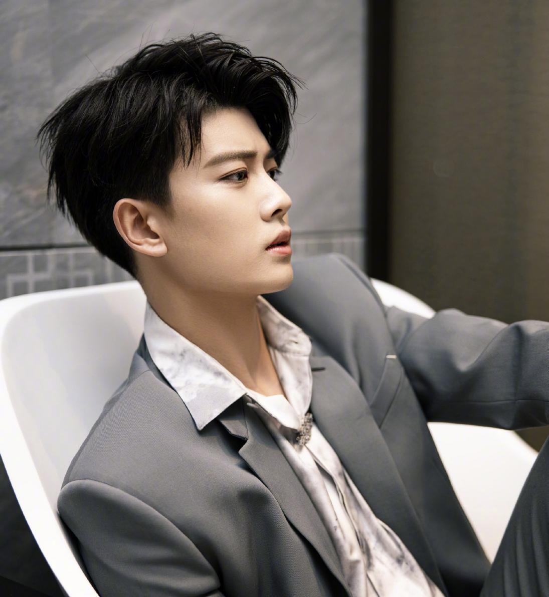 聂欢想当个好妻子很艰辛,而对比黄轩,任嘉伦真的太不潇洒了