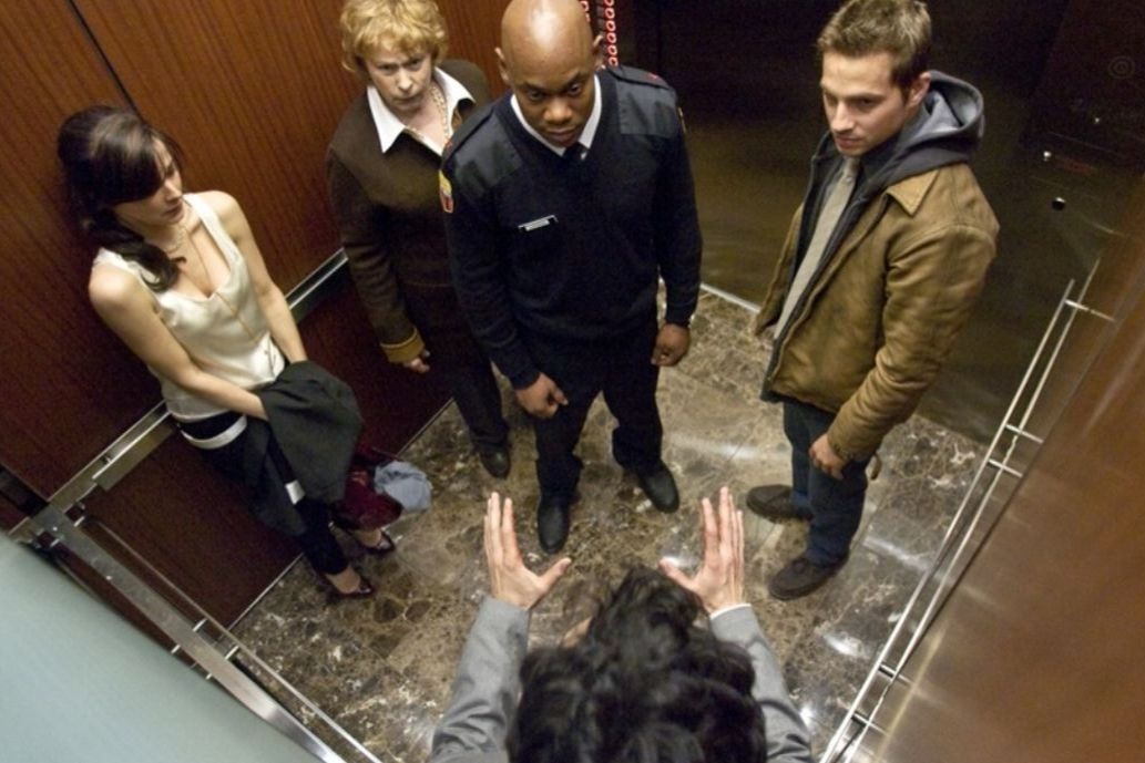 3分钟看《电梯里的恶魔》，5人中谁是凶手？猜到的人智商至少160