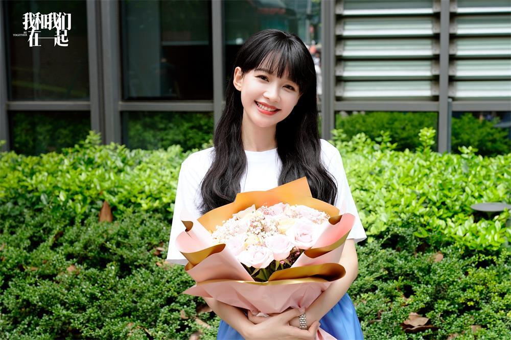 孙怡新剧《我和我们在一起》杀青 闺蜜并肩破局而立__凤凰网
