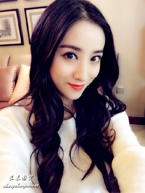 8年前爆"张艺谋再婚超生"的演员何珺近况,已退出演艺圈结婚嫁人_品推