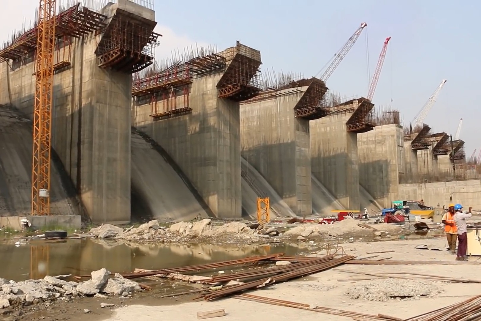 超级大坝修建过程，钢筋混凝土浇筑出来的，坚固无比！