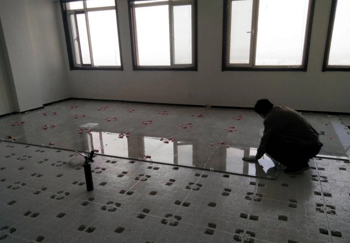 装配式架空地面系统——瓷砖铺挂架__凤凰网