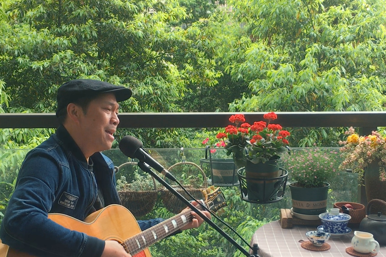 张震岳的《再见》走心弹唱，离别的人一听这首歌就会感同身受