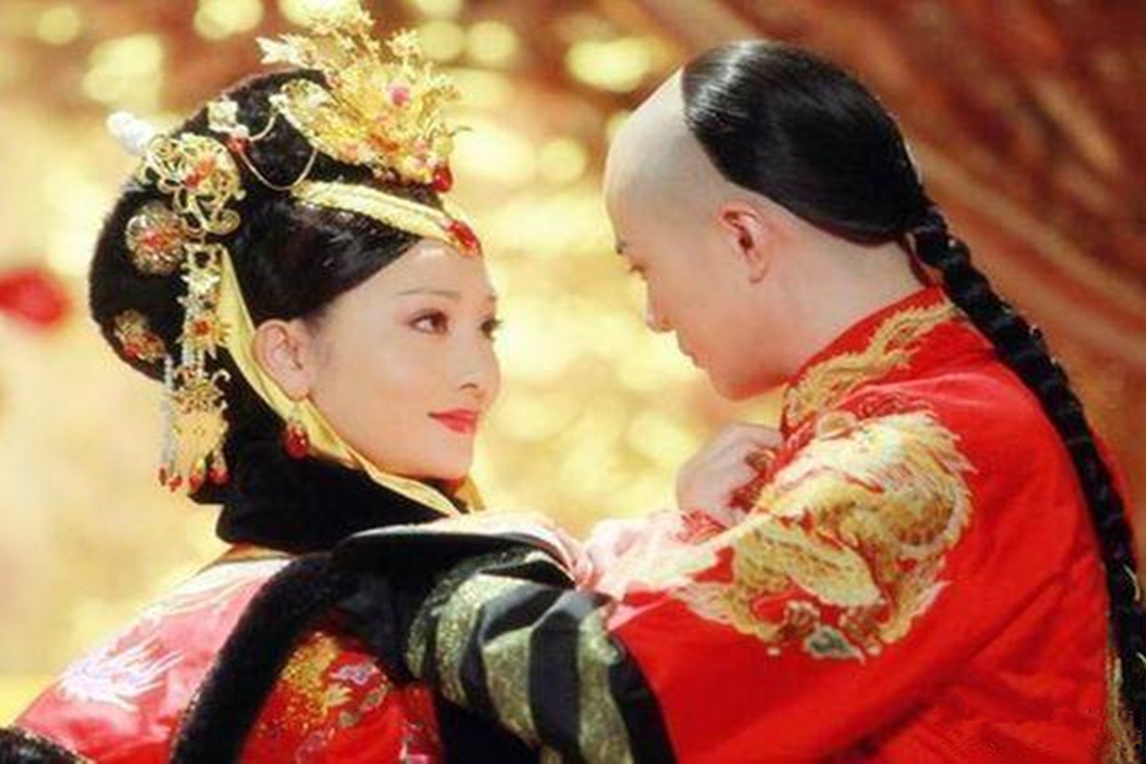 清朝在位时间最长的皇帝，8岁登基12岁结婚，一生4位皇后67位妃子