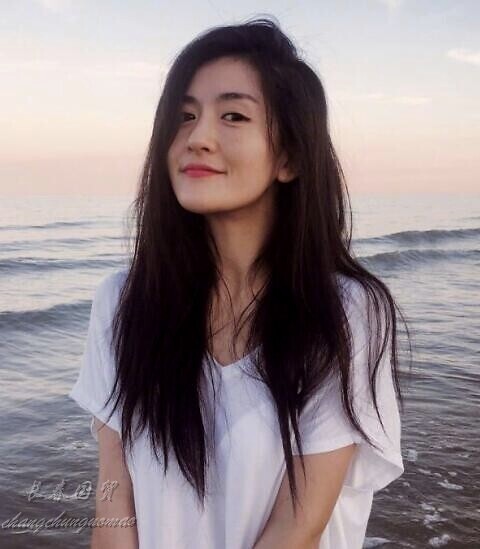 谢娜大学旧照曝光,模样青涩略显婴儿肥