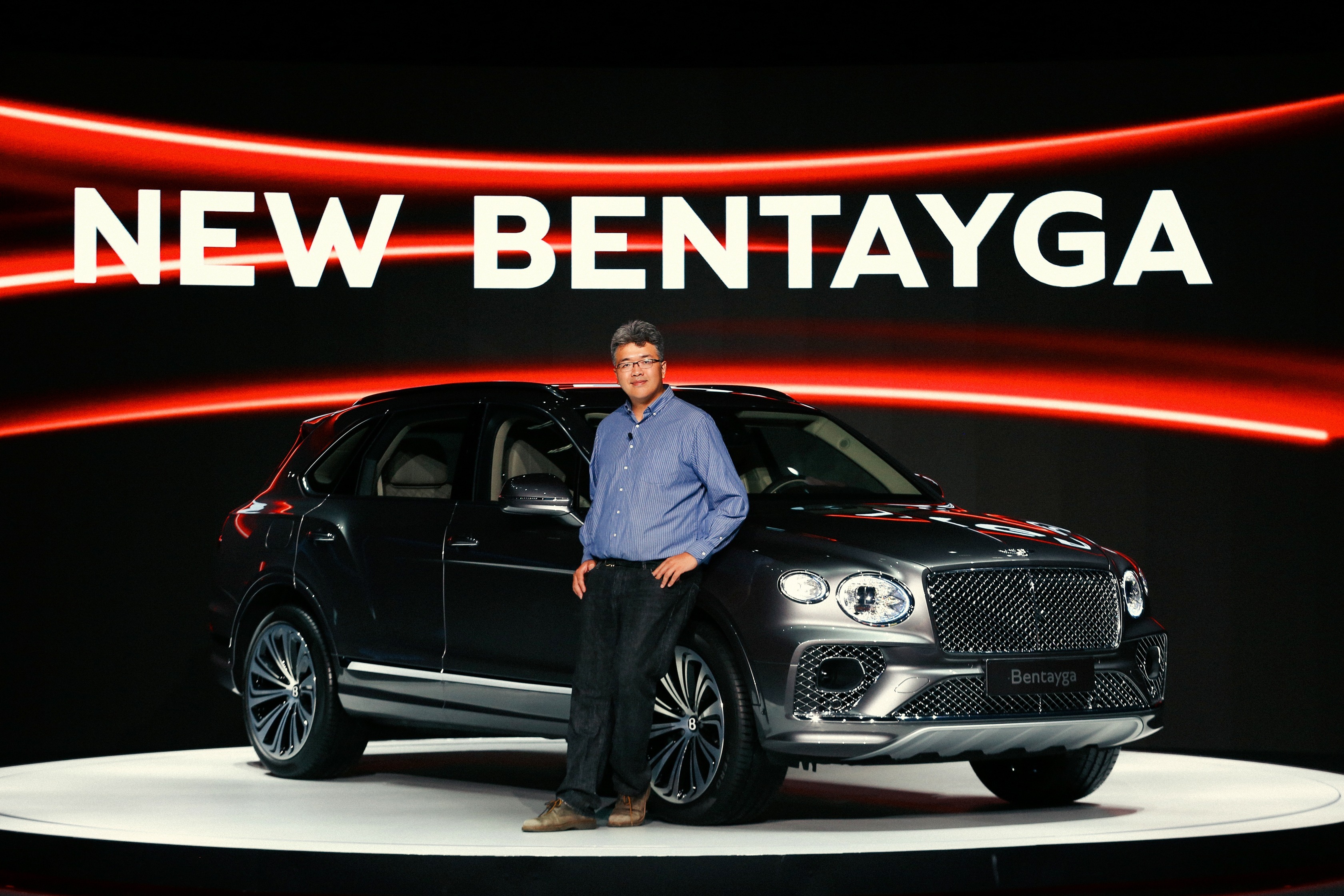 [新车抢先尝]垠哥静态评价新款宾利添越 全新设计的外观内饰