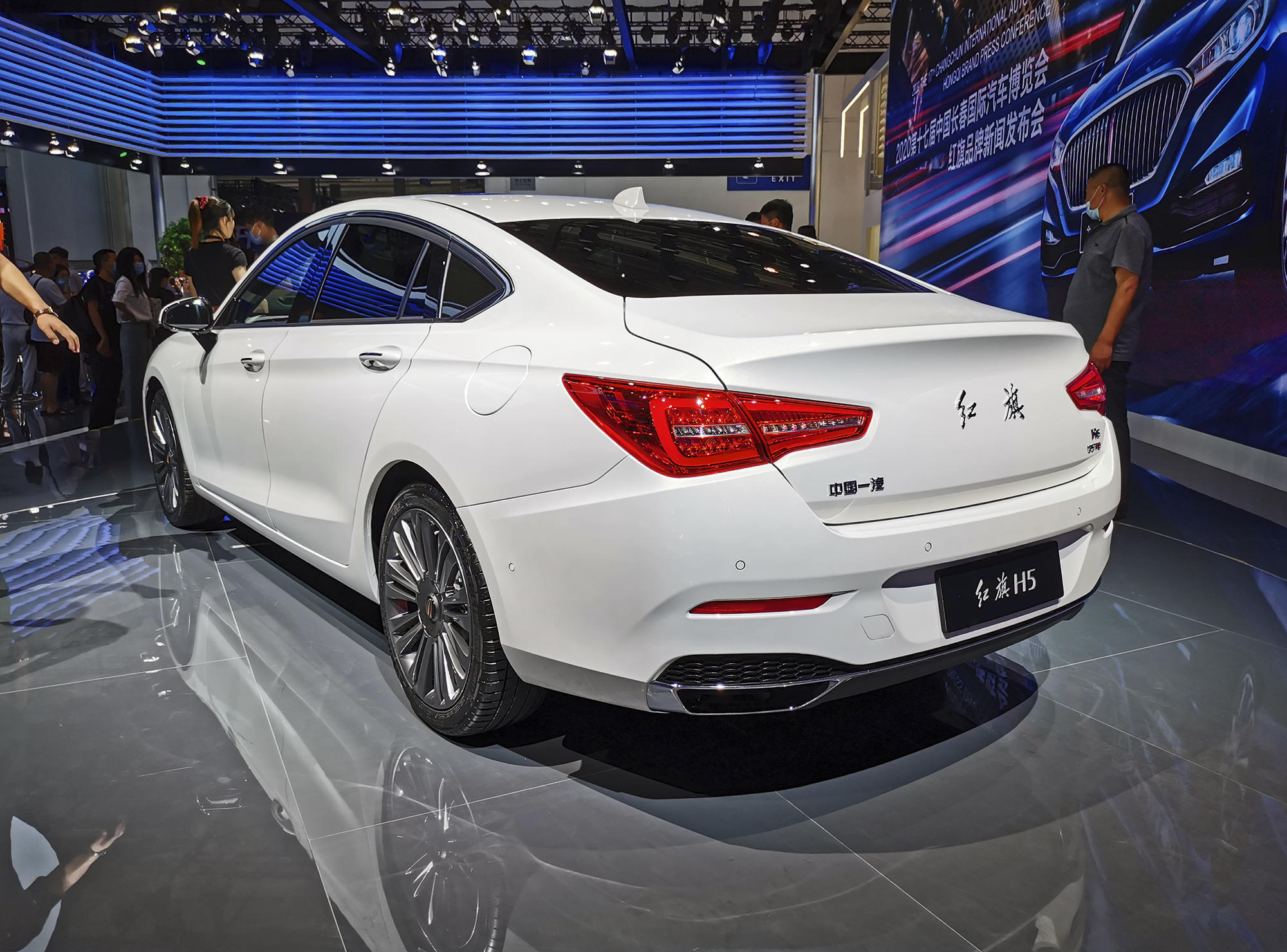 全新红旗h5震撼上市,官方指导价14.58万元——19.08万元!