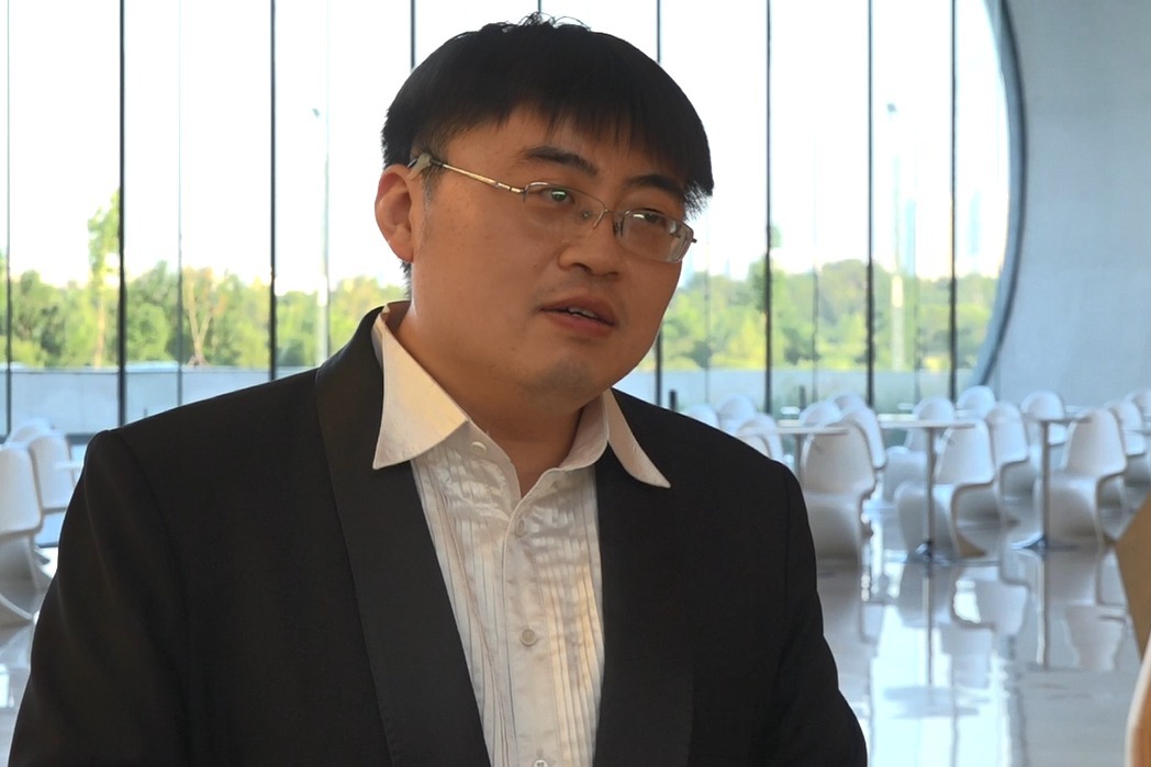 青年钢琴家陈韵劼担任芭蕾晚会《重逢花开时》钢琴独奏