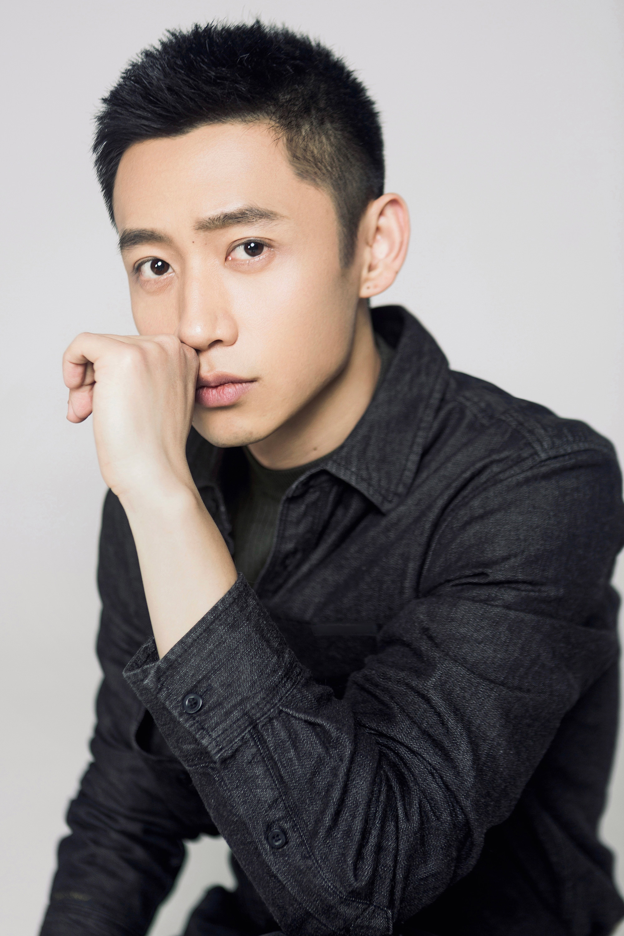 魏晨正忙于拍摄全新影视作品,其主演的新剧《目标人物》也将于第三