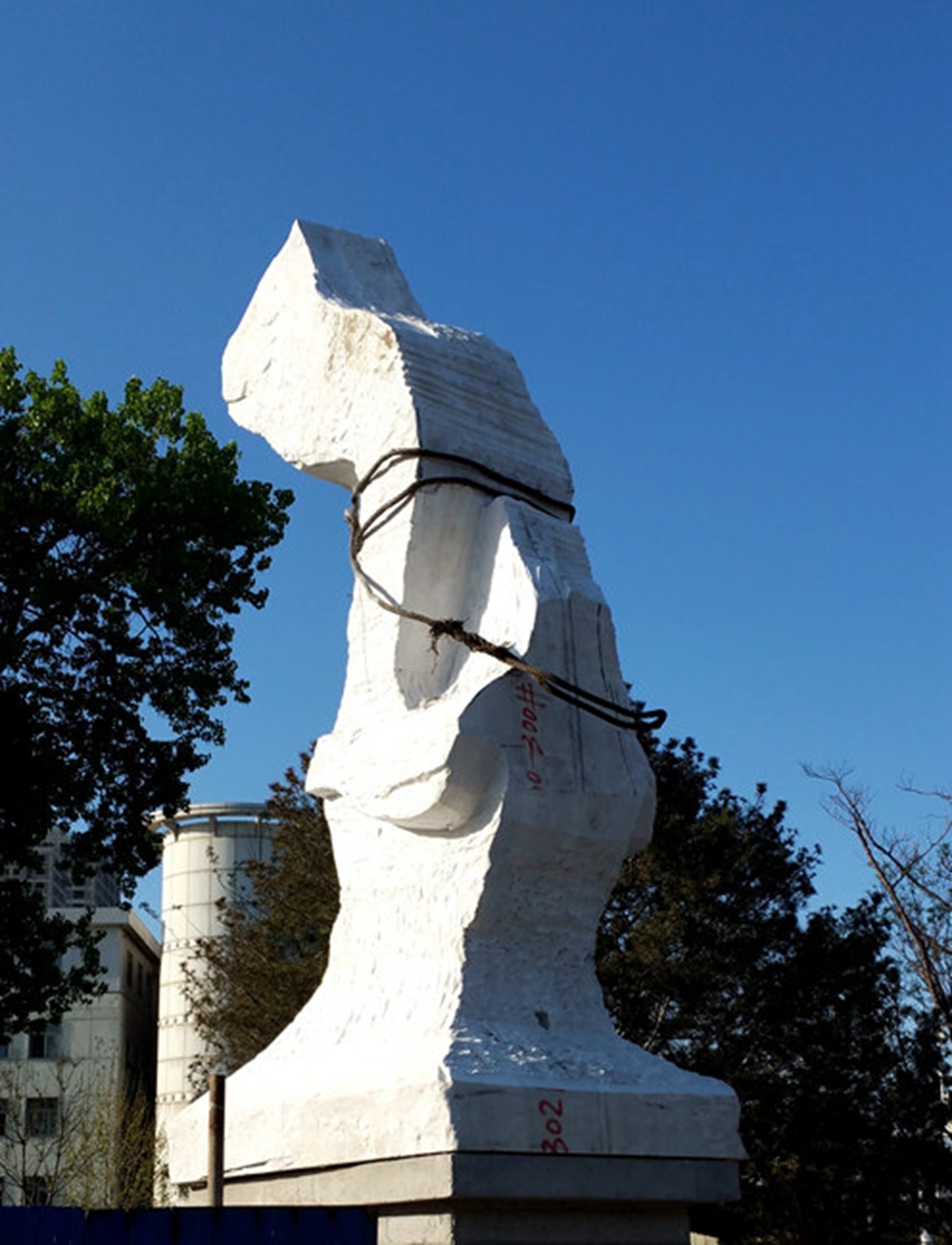 从凤凰雕像被遗弃谈唐山地震文化的保护与传承(原创)__凤凰网