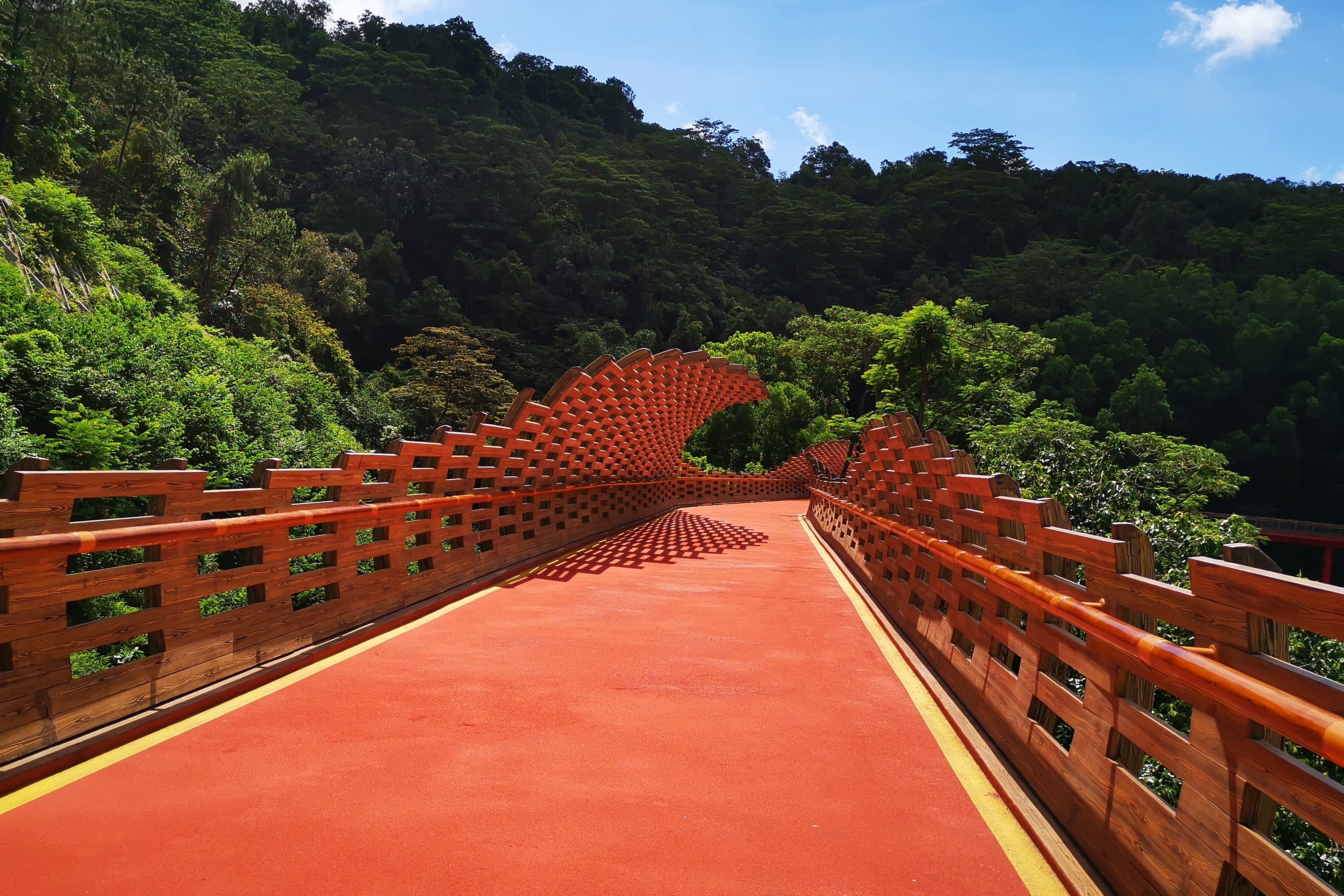 天空拽下一片彩虹装点成江门市江海区江南街道彩虹村8