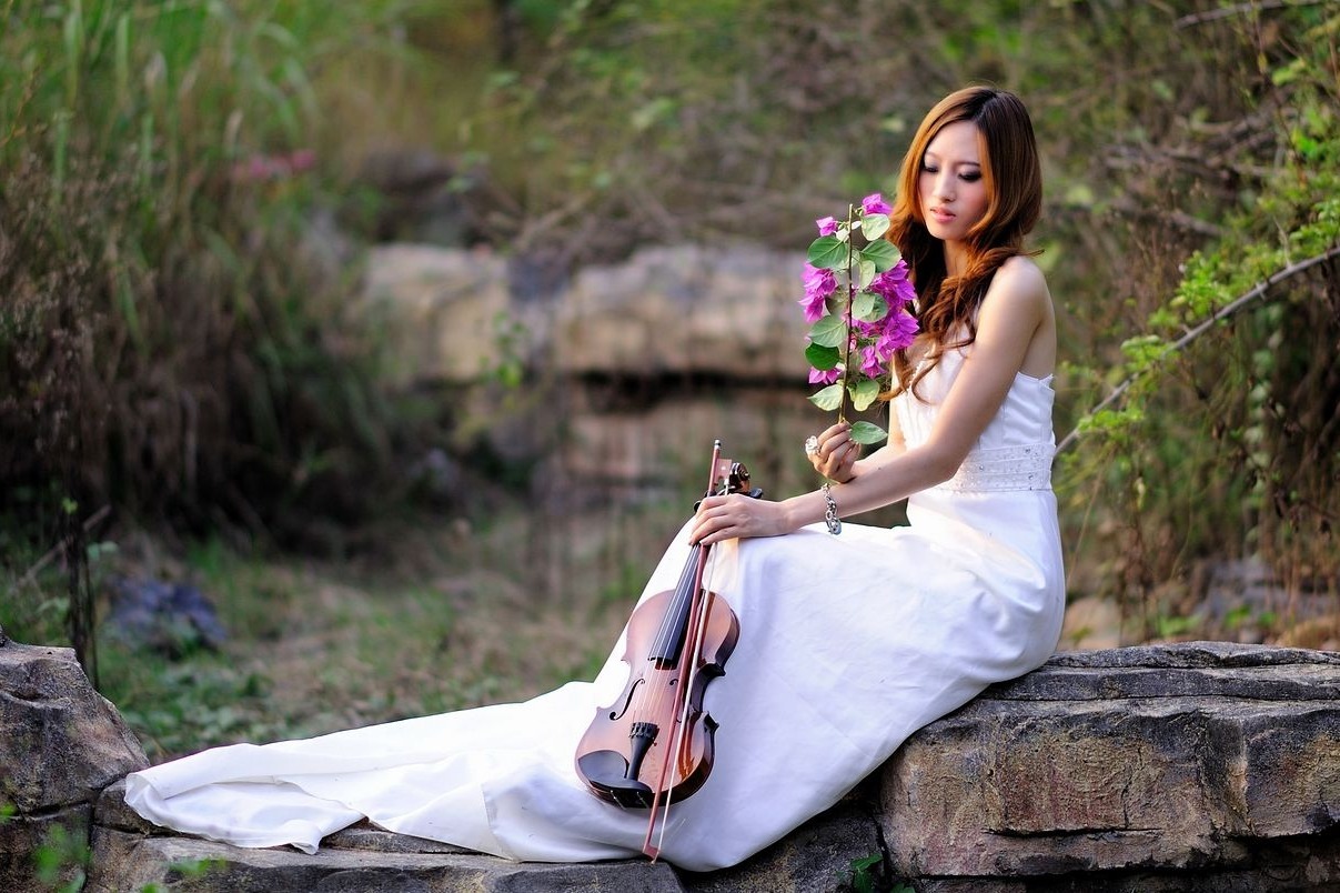 音乐欣赏——美女们合作激情演奏经典超强节奏感的舞曲