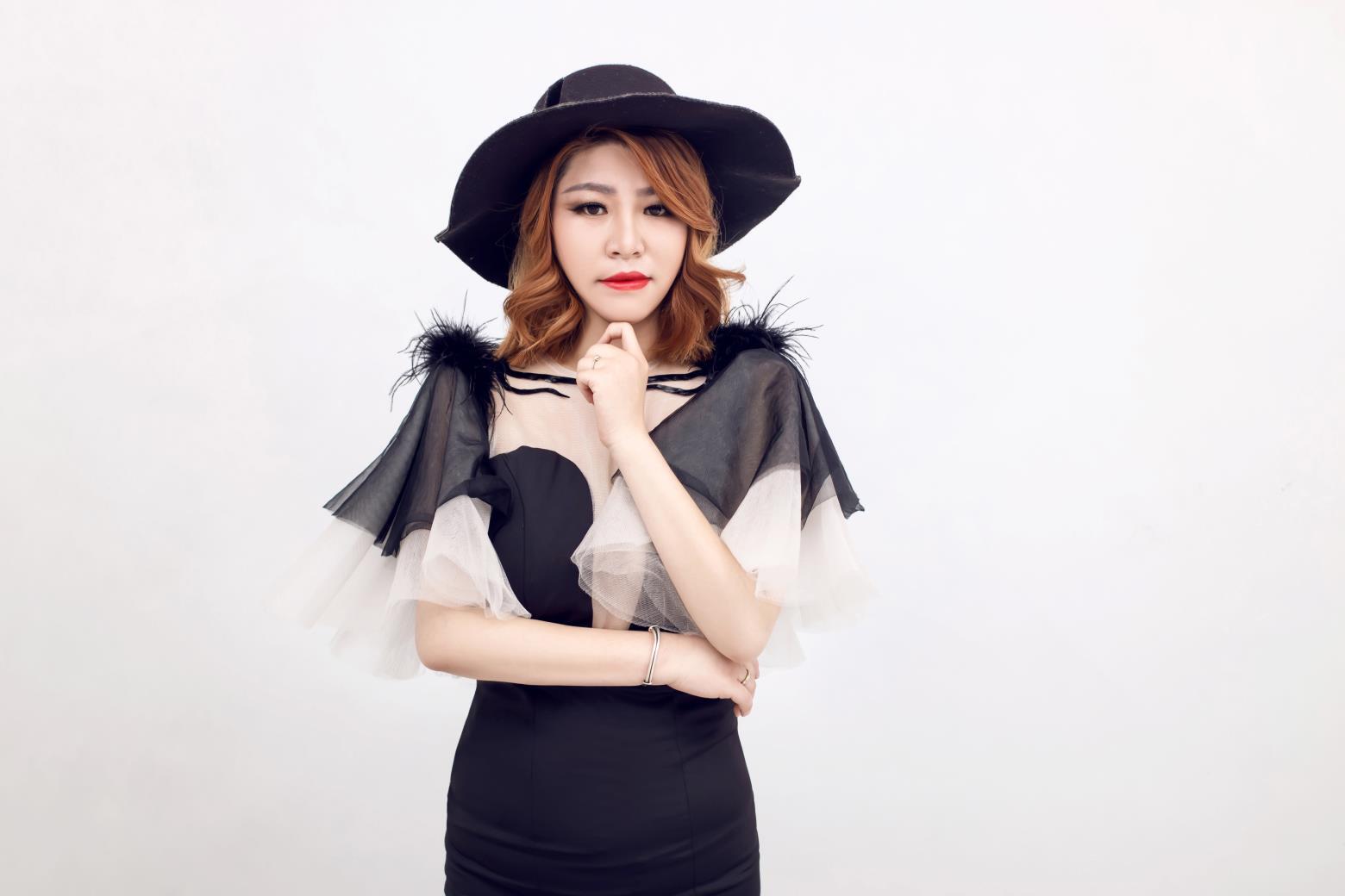 音乐制作人苏曦为华语女歌手郭苗苗再次打造新专辑《香草》