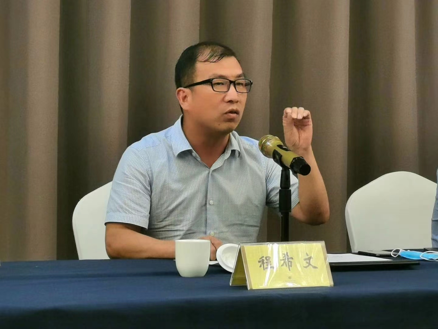 民盟西安市委副主委,未央区人民政府副区长程希文在座谈会上