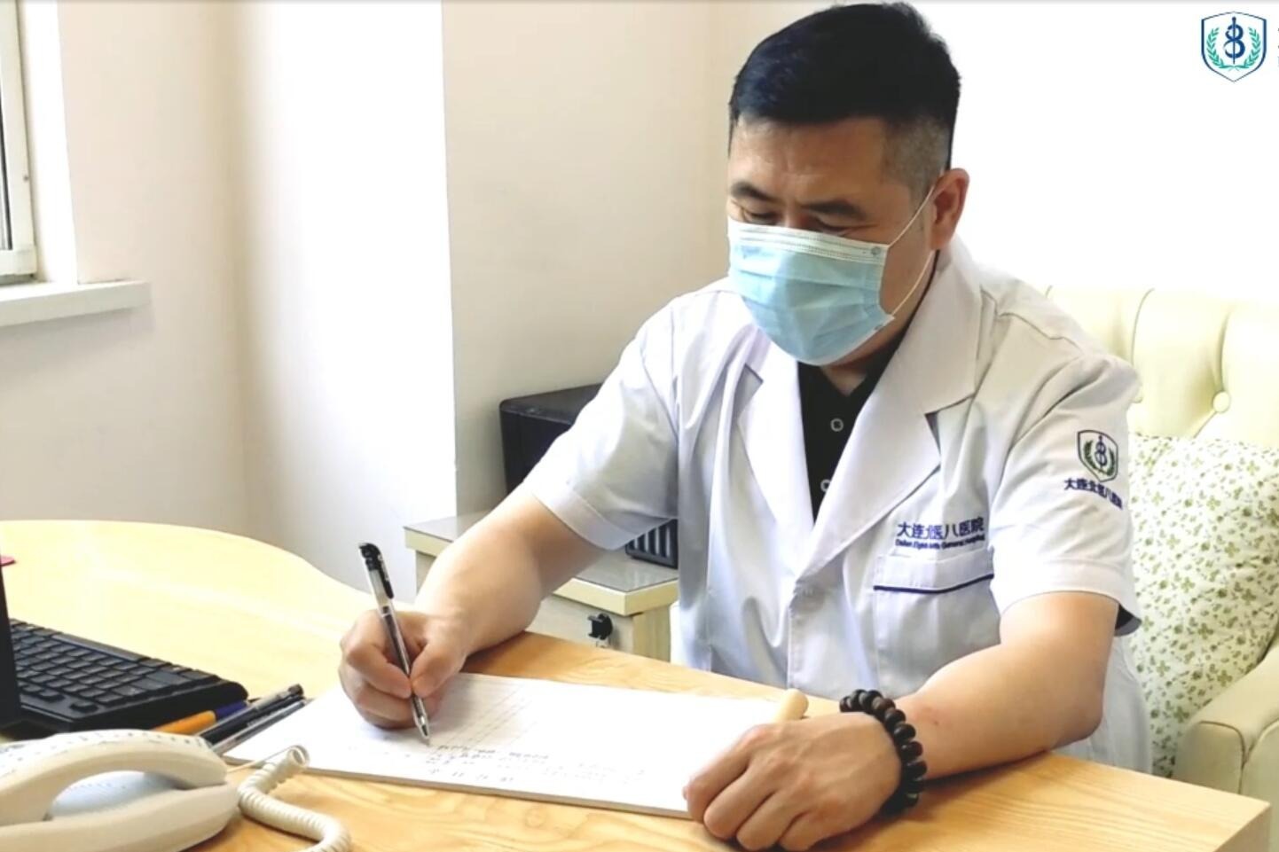 名医姜涛教授坐诊大连北医八医院患者纷至沓来