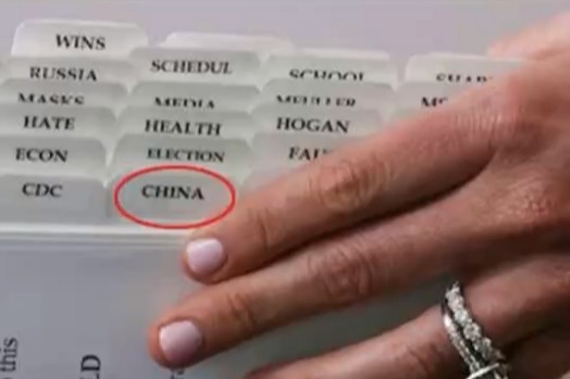 白宫发言人神秘文件夹曝光，果然带有China标签