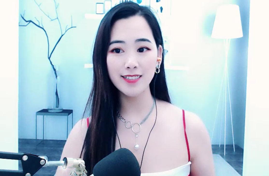  美女翻唱《世界那么大还是遇见你》，声音超甜！