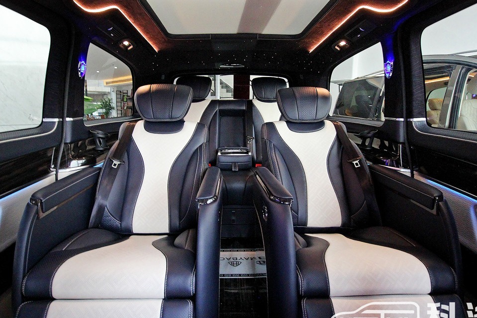 奔驰V260升级迈巴赫内饰， 气场够强，排场够大