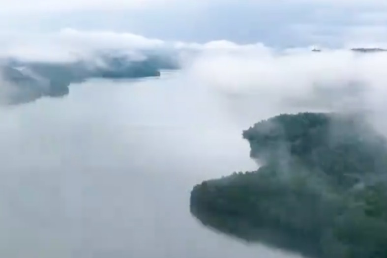航拍：云雾缭绕仙女湖