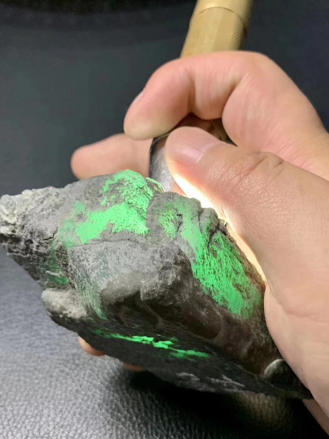 翡翠原石莫西沙高冰晴界面级别的料子白雾脱沙晴收藏的料子