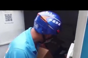 独臂小哥干快递买上学区房，单手撑起一片天