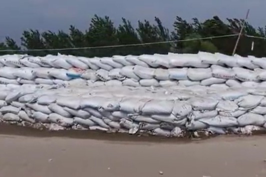 2天装填4万沙袋抗洪战士们的辛苦超乎记者想象