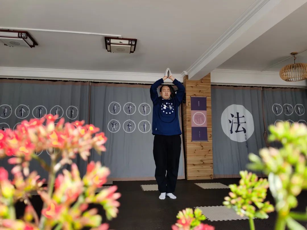 时照禅学堂—拥有"安静"的身体,才不会去"打扰"我们的意识.__凤凰网