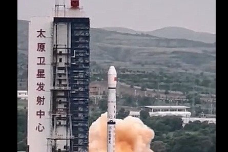 恭贺中国航天！长四乙一箭三星！资源三号03卫星成功发射