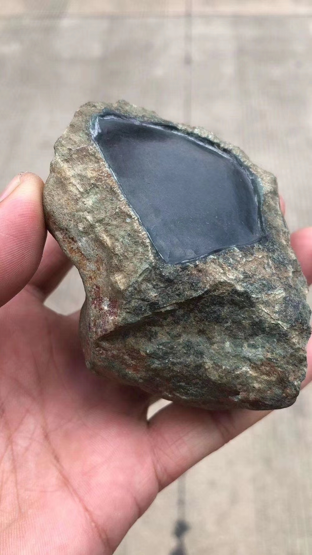 翡翠原石墨翠牌子料黑度足底子感觉肉质细腻情人的影子