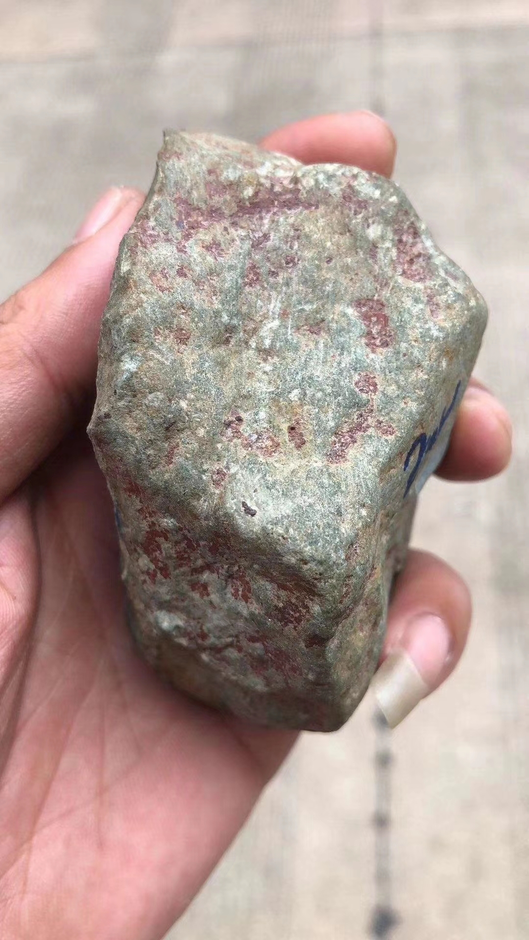 翡翠原石墨翠牌子料黑度足底子感觉肉质细腻情人的影子