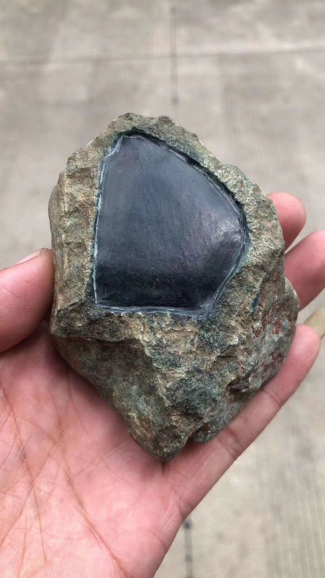 翡翠原石墨翠牌子料黑度足底子感觉肉质细腻情人的影子