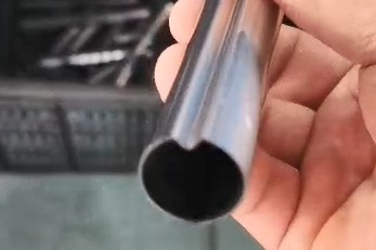没想到吧，用圆管激光切割机切槽管的效果也能这么好！