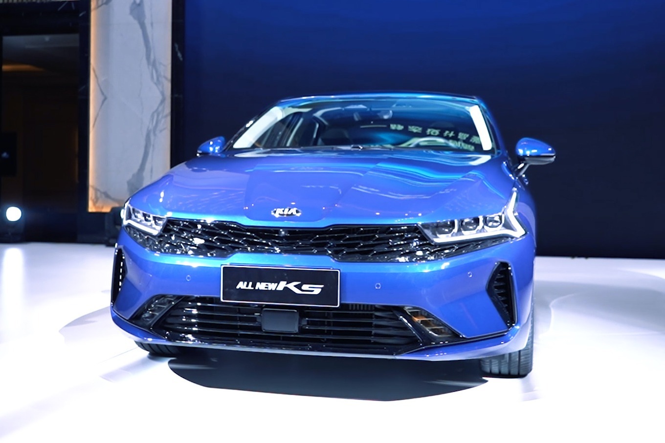 成都车展将潮酷范儿进行到底起亚k5凯酷实拍解析