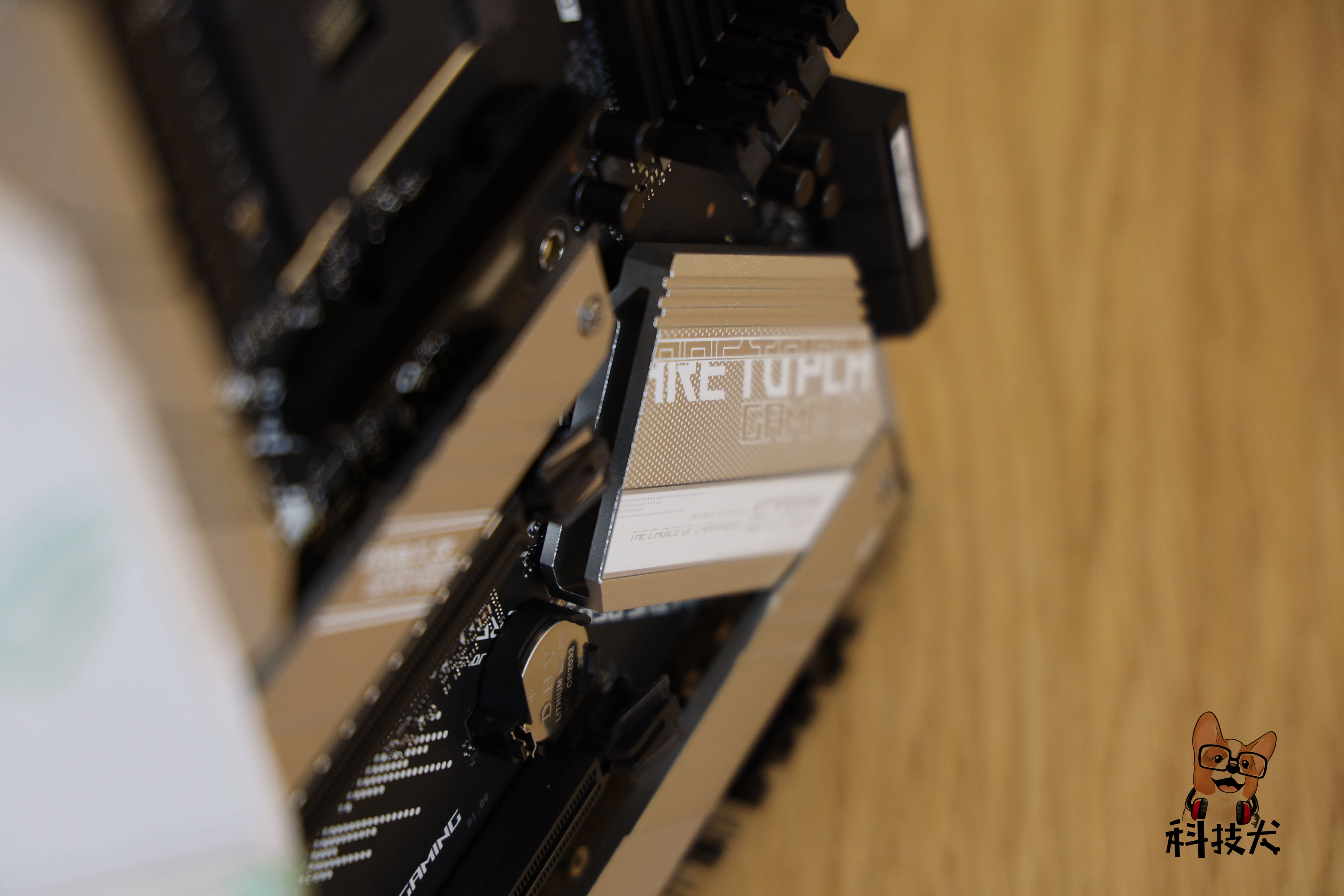 华硕b550吹雪主板开箱:被颜值征服,更被战力攻陷__凤凰网