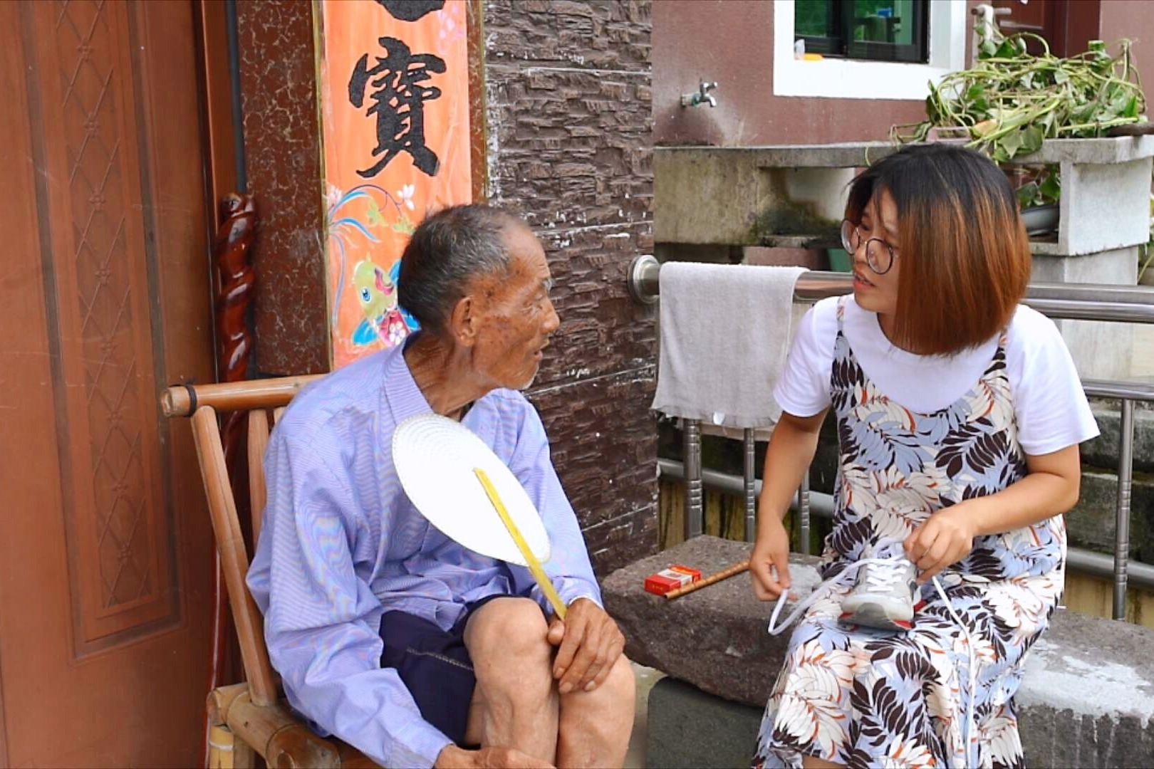 92岁老人轮到二女儿家管饭，有个心愿想让外孙女帮忙，看能否实现
