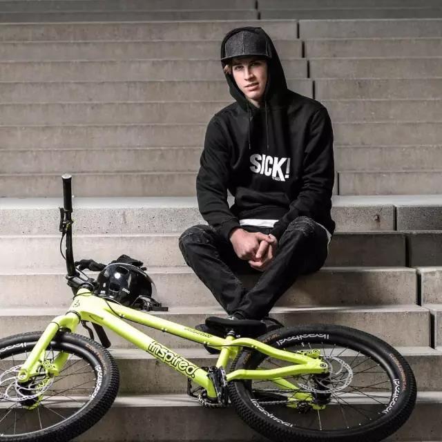 95后小哥自行车极限跑酷!燃爆整个维也纳街头 __凤凰网