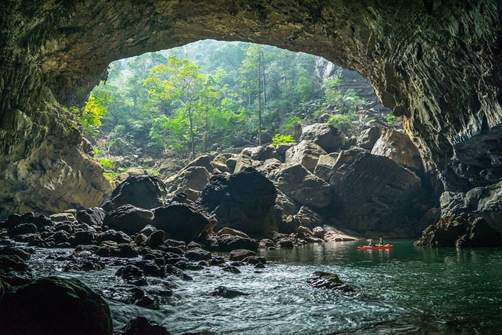 探访最美洞穴，寻找未知的宝藏-2021桂林旅游榜单-桂林必体验-自助游攻略-去哪儿攻略