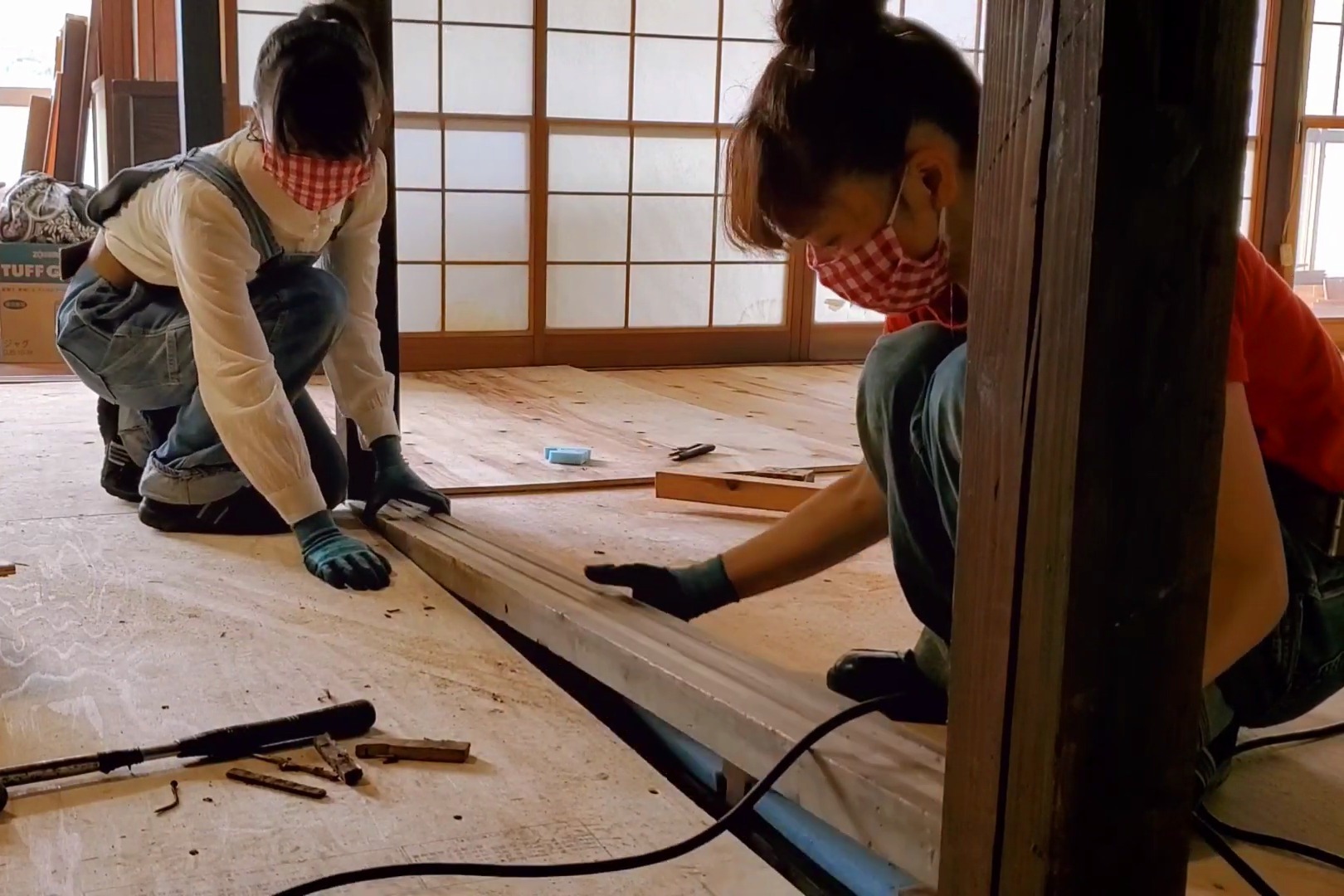 日本木工姊妹，打造木屋内部装饰，绝对是专业的