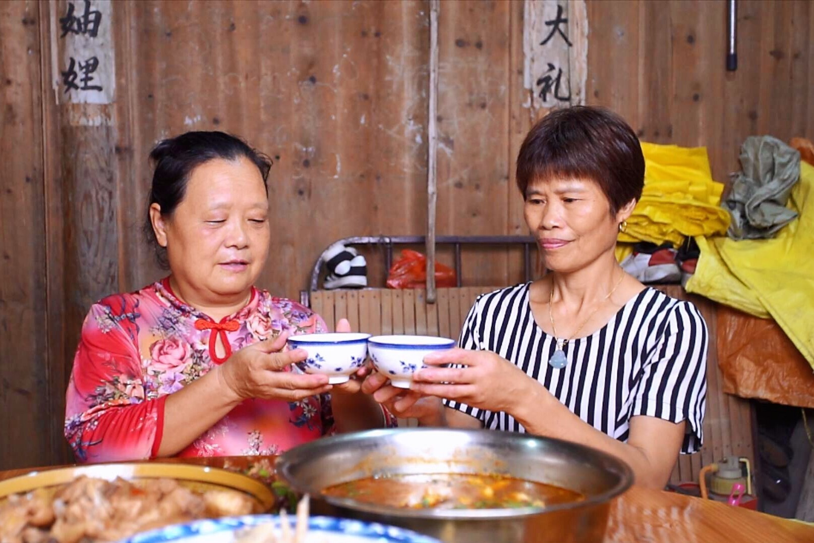 儿媳妇跟农村婆婆同住，婆婆来不及做饭，看儿媳妇和婆婆如何相处_凤凰网视频_凤凰网