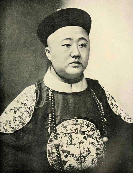 图:载涛照片钟郡王经常可以看到有分析,在清朝灭亡后,满清皇室后裔